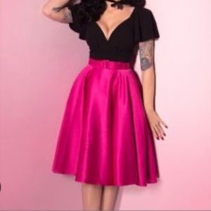 BNWT Vixen Micheline Pitt Pink Satin skirt and belt